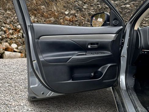 Used 2020 Mitsubishi Outlander SEL image 12