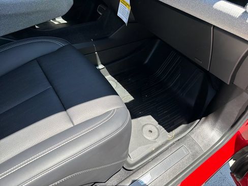 Certified 2025 Cadillac Optiq Sport 2 w/ LPO, Floor Liner Package AWD/4WD image 40