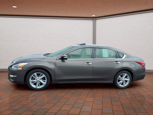 Used 2015 Nissan Altima 2.5 SV w/ Convenience Package FWD image 5