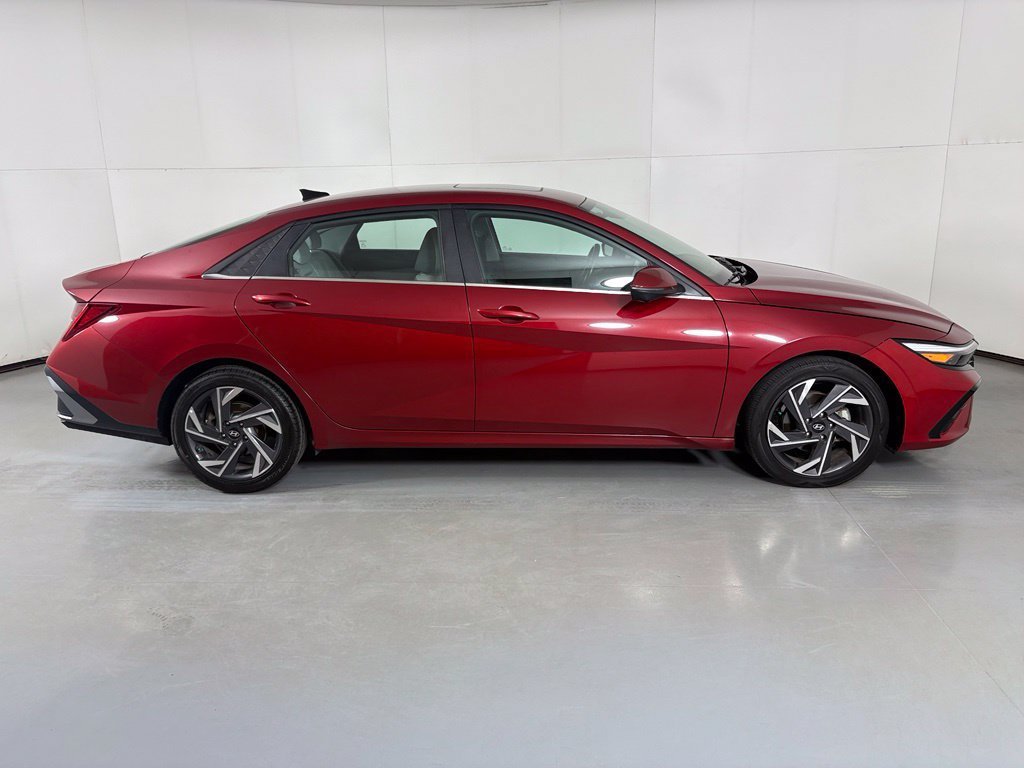 Used 2024 Hyundai Elantra Limited FWD image 9