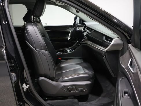 Certified 2023 Jeep Grand Cherokee Limited w/ Black Appearance Package AWD/4WD image 23