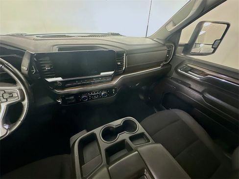 Used 2024 Chevrolet Silverado 2500 LT image 11