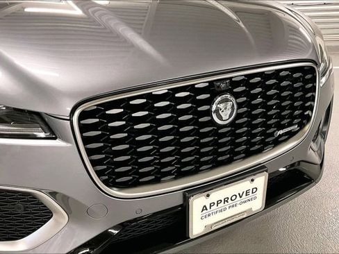 Certified 2025 Jaguar F-PACE R-Dynamic S image 31