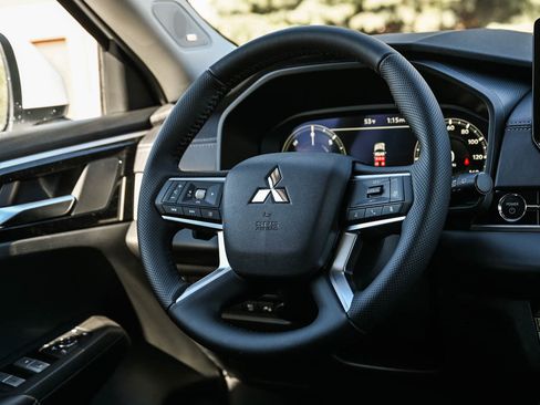 New 2025 Mitsubishi Outlander SE AWD/4WD image 15