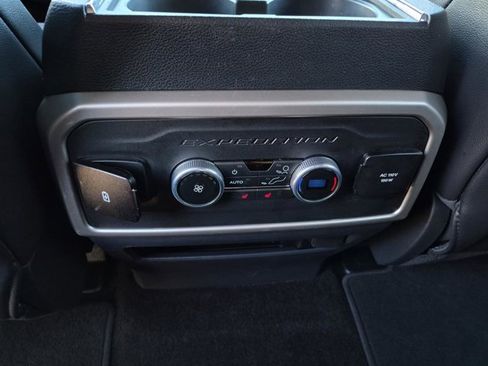Used 2022 Ford Expedition Max Limited image 18