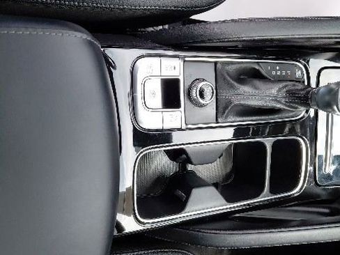 Certified 2024 Kia Telluride EX w/ EX Captain's Chair Package FWD image 14