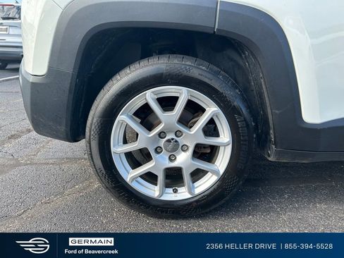 Used 2021 Jeep Renegade Latitude FWD image 10