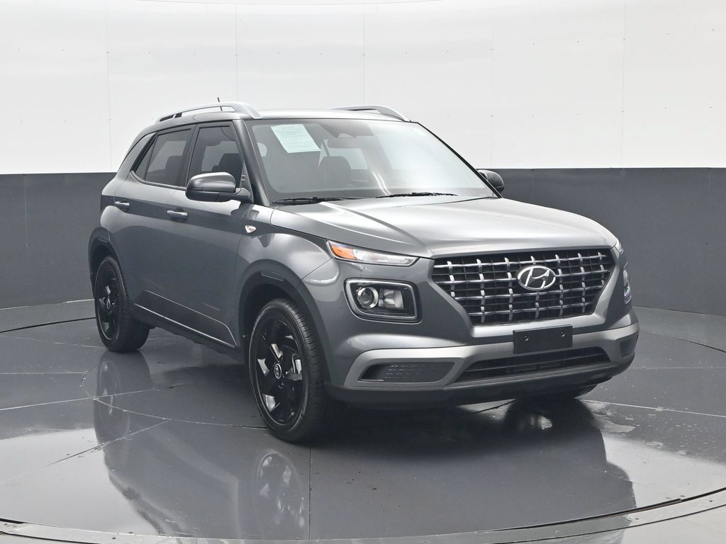 Certified 2026 Hyundai Venue SEL FWD image 4