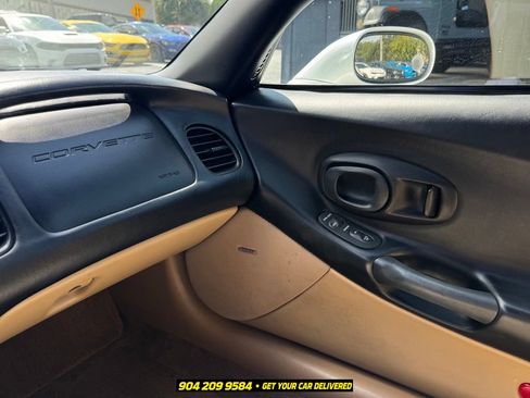 Used 2000 Chevrolet Corvette Coupe w/ Performance Handling Pkg RWD image 15