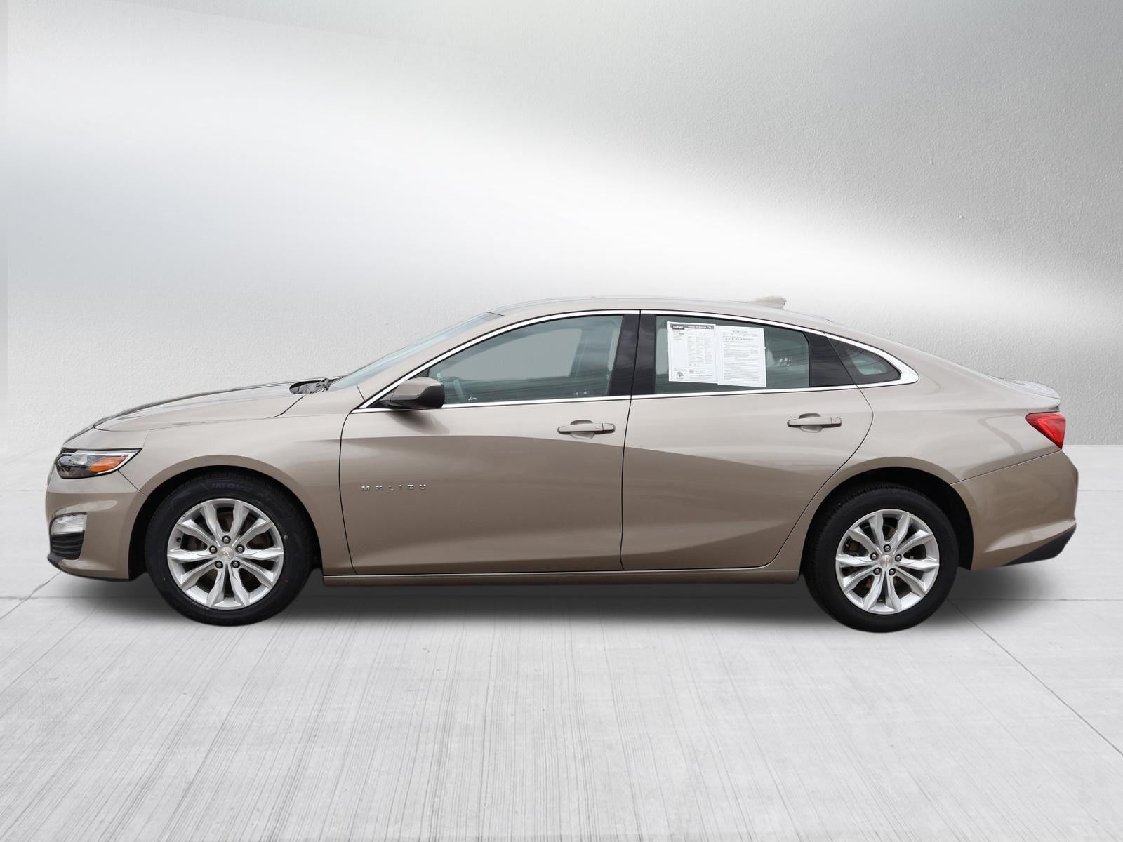 Used 2025 Chevrolet Malibu LT FWD image 4