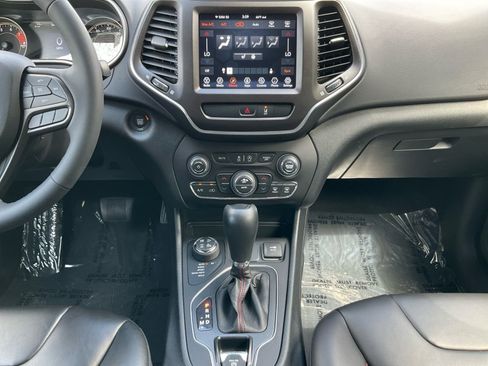 Used 2022 Jeep Cherokee Trailhawk AWD/4WD image 11