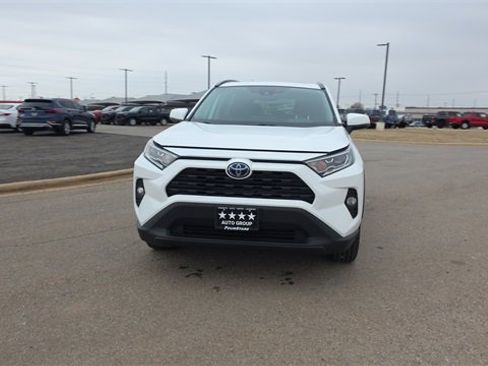 Used 2021 Toyota RAV4 XLE w/ Convenience Package image 3