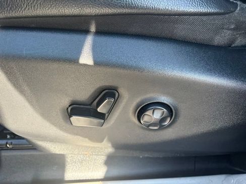 Used 2022 Chrysler Pacifica Touring-L FWD image 12