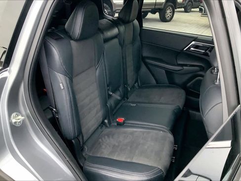 Used 2024 Mitsubishi Outlander SE image 18
