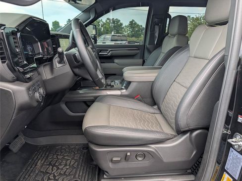 Used 2025 Chevrolet Silverado 2500 ZR2 w/ Technology Package AWD/4WD image 11