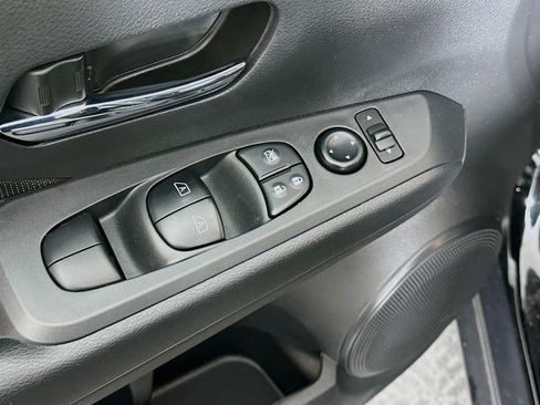 Used 2023 Nissan Kicks SV image 15