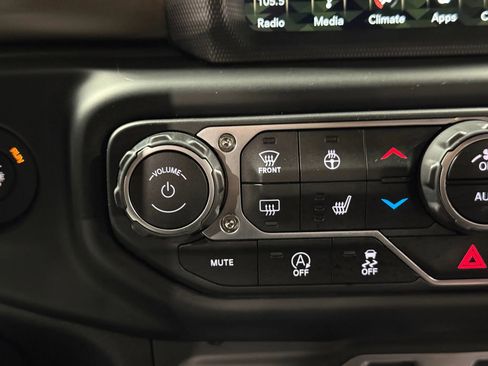 Used 2018 Jeep Wrangler Unlimited Rubicon w/ Dual Top Group image 38