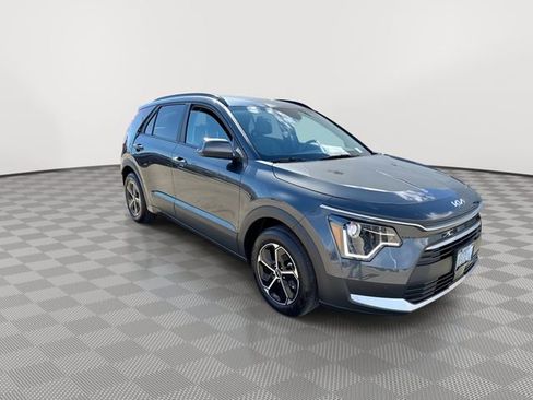 Certified 2025 Kia Niro EX image 2