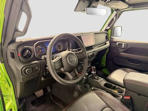Used 2025 Jeep Wrangler Unlimited Rubicon AWD/4WD image 8