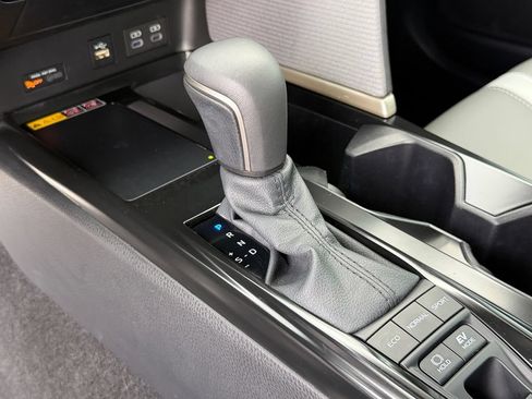 Used 2025 Toyota Camry SE FWD image 28