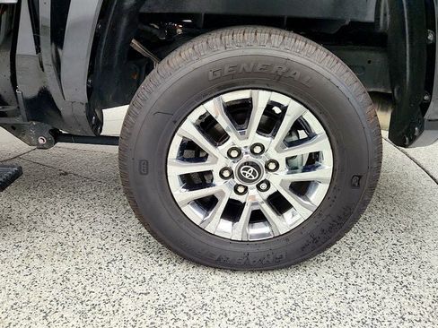 Used 2024 Toyota Tacoma Limited AWD/4WD image 10