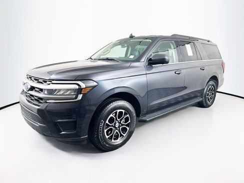 Used 2024 Ford Expedition Max XLT image 3