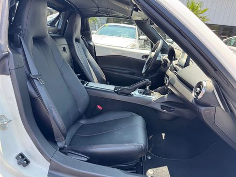 Used 2019 MAZDA MX-5 Miata RF Grand Touring w/ GT-S Package RWD image 18