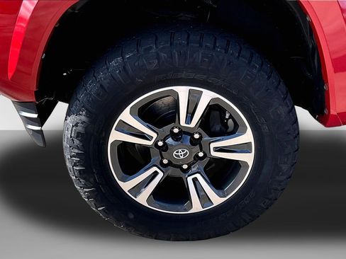 Used 2018 Toyota Tacoma TRD Sport w/ Technology Package AWD/4WD image 9