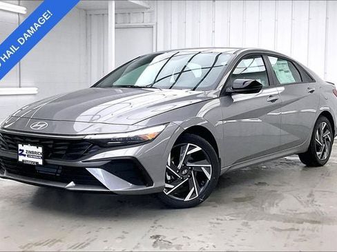 Used 2025 Hyundai Elantra Sport FWD image 2