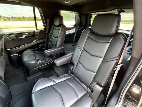 Used 2020 Cadillac Escalade Platinum RWD image 21