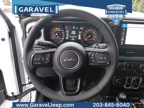 Used 2025 Jeep Wrangler Sport S image 4