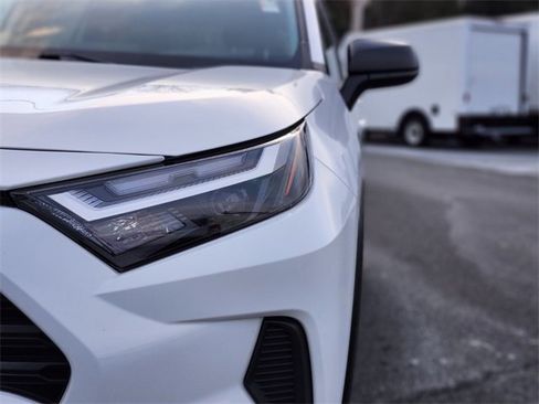 Used 2024 Toyota RAV4 LE image 10