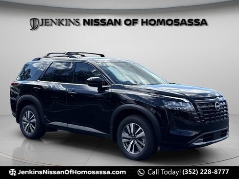 New 2026 Nissan Pathfinder SL image 1