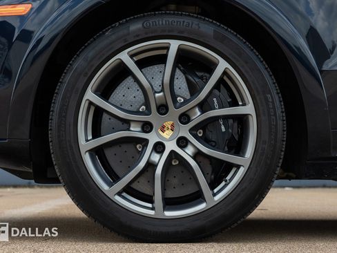Used 2023 Porsche Cayenne Turbo S AWD/4WD image 8