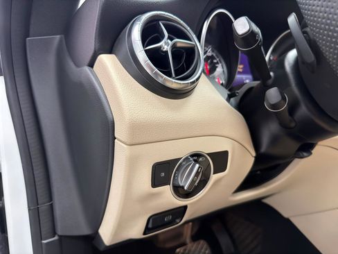 Used 2019 Mercedes-Benz CLA 250 image 16