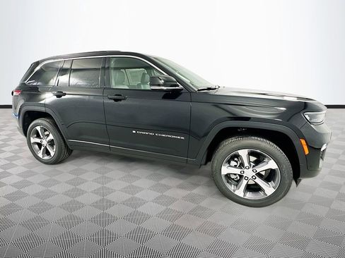 New 2025 Jeep Grand Cherokee Limited w/ Luxury Tech Group II AWD/4WD image 3