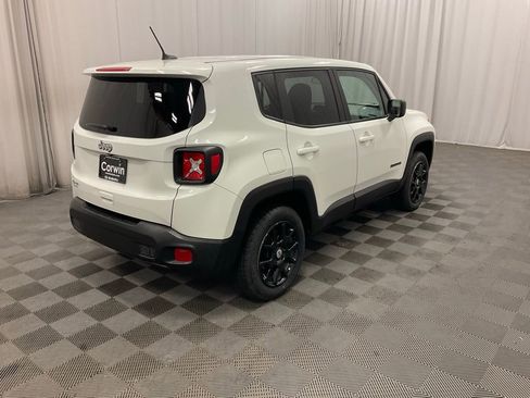 Used 2023 Jeep Renegade Latitude image 2