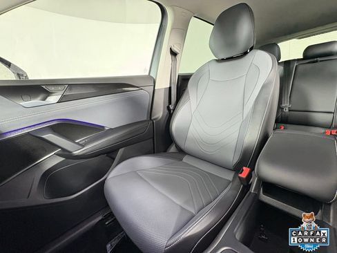 Used 2026 Volkswagen Tiguan SE AWD/4WD image 18