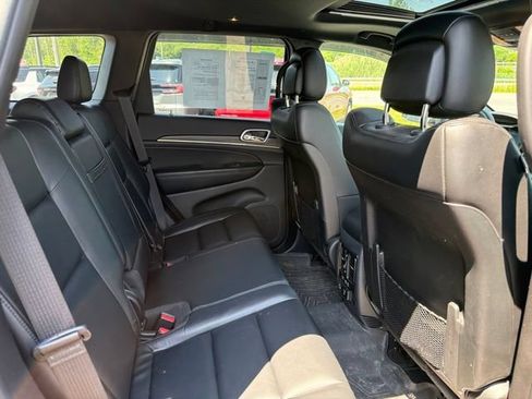 Used 2019 Jeep Grand Cherokee Limited w/ Trailer Tow Group IV AWD/4WD image 14