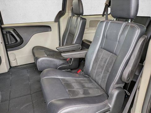 Used 2017 Dodge Grand Caravan SXT image 18