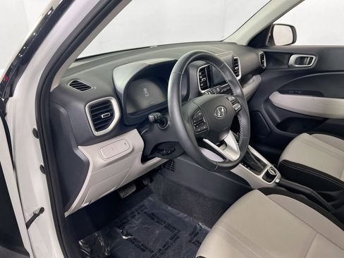 Used 2024 Hyundai Venue SEL image 9