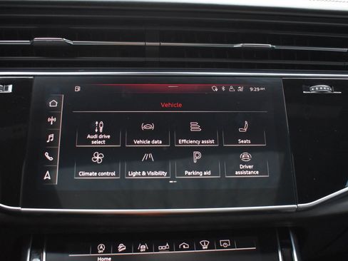 Used 2019 Audi Q8 Prestige w/ Luxury Package image 23