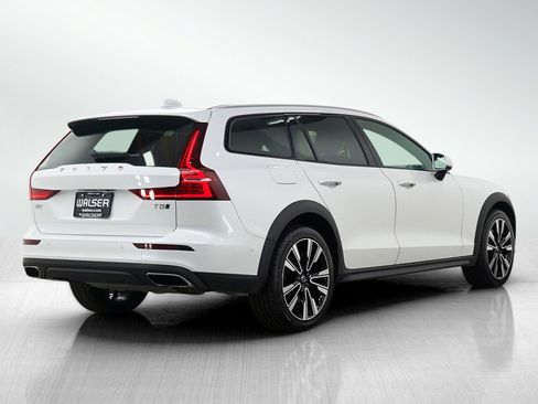 Used 2020 Volvo V60 T5 Cross Country AWD/4WD image 5