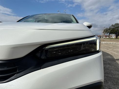 Used 2022 Honda Civic Touring image 10