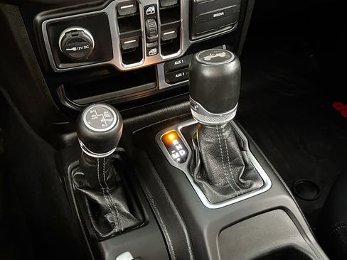 Used 2024 Jeep Wrangler High Altitude AWD/4WD image 19