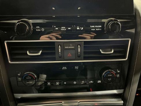 Used 2023 INFINITI QX80 Sensory w/ All-Season Package AWD/4WD image 28