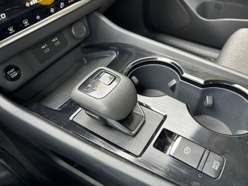 Used 2025 Nissan Rogue SV image 36