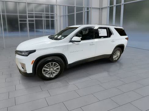 Used 2023 Chevrolet Traverse LT FWD image 4