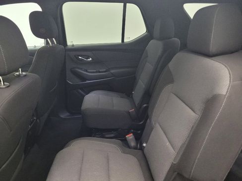 Used 2022 Chevrolet Traverse LT FWD image 18