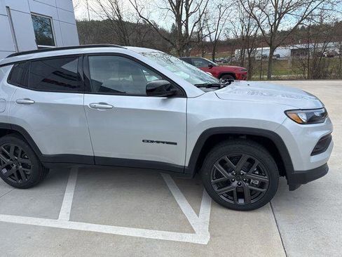 New 2026 Jeep Compass Latitude image 3